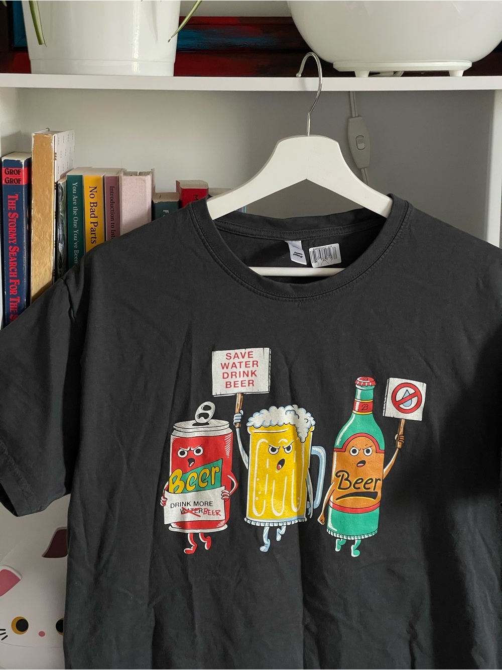 NWT Black Graphic 'Save Water Drink Beer' Cartoon Beer Tee pampling